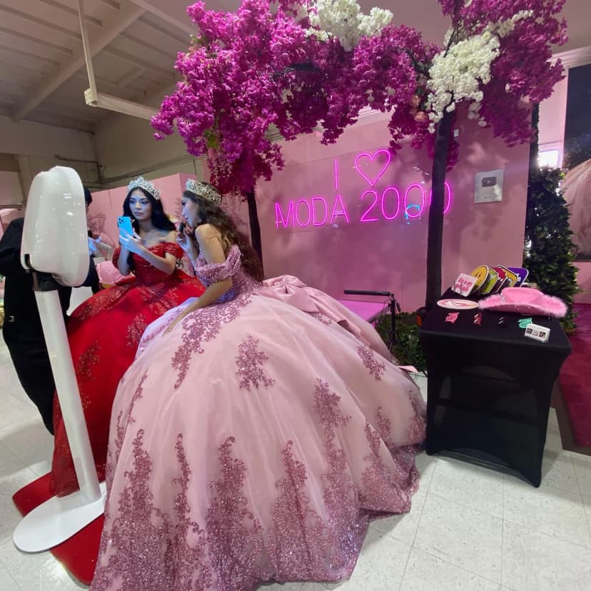 Quinceañera court of honor posing at open air photo booth in Los Angeles — Captured Celebrations