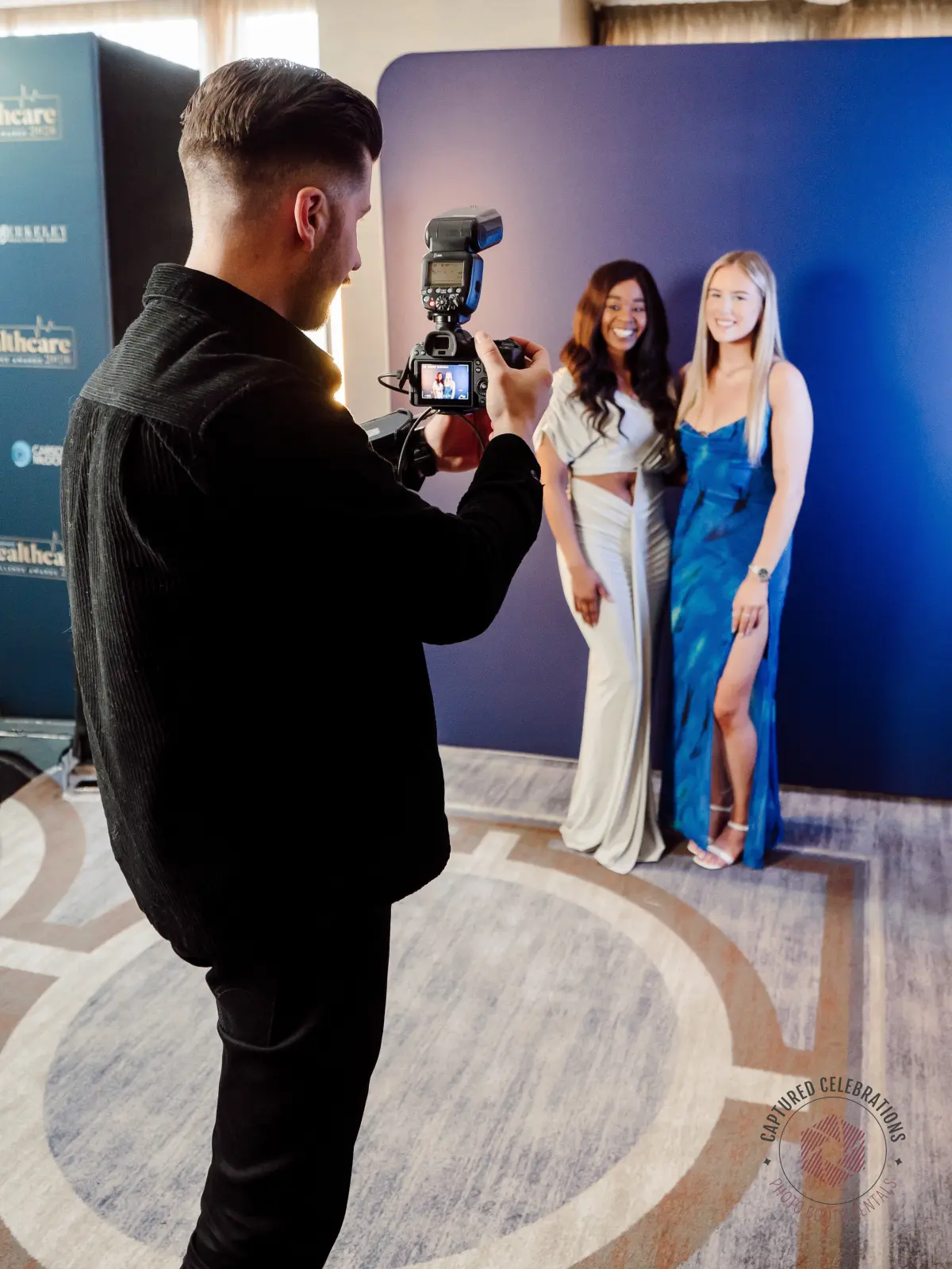 Roaming photographer capturing guests during a Los Angeles cocktail hour event
